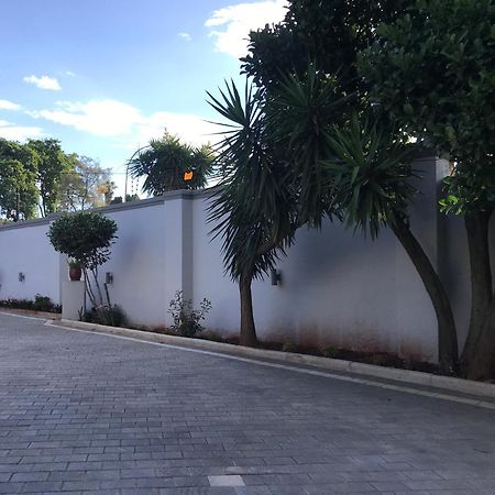 Aluve Guesthouse Йоханесбург Екстериор снимка