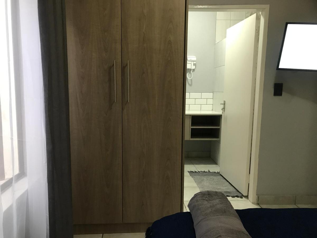 Aluve Guesthouse Йоханесбург Екстериор снимка